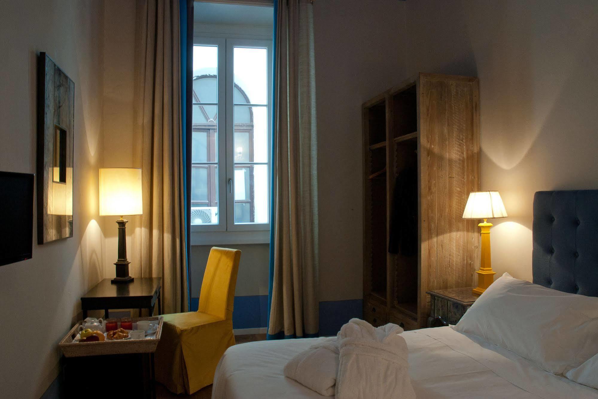 Black 5 Florence Room photo