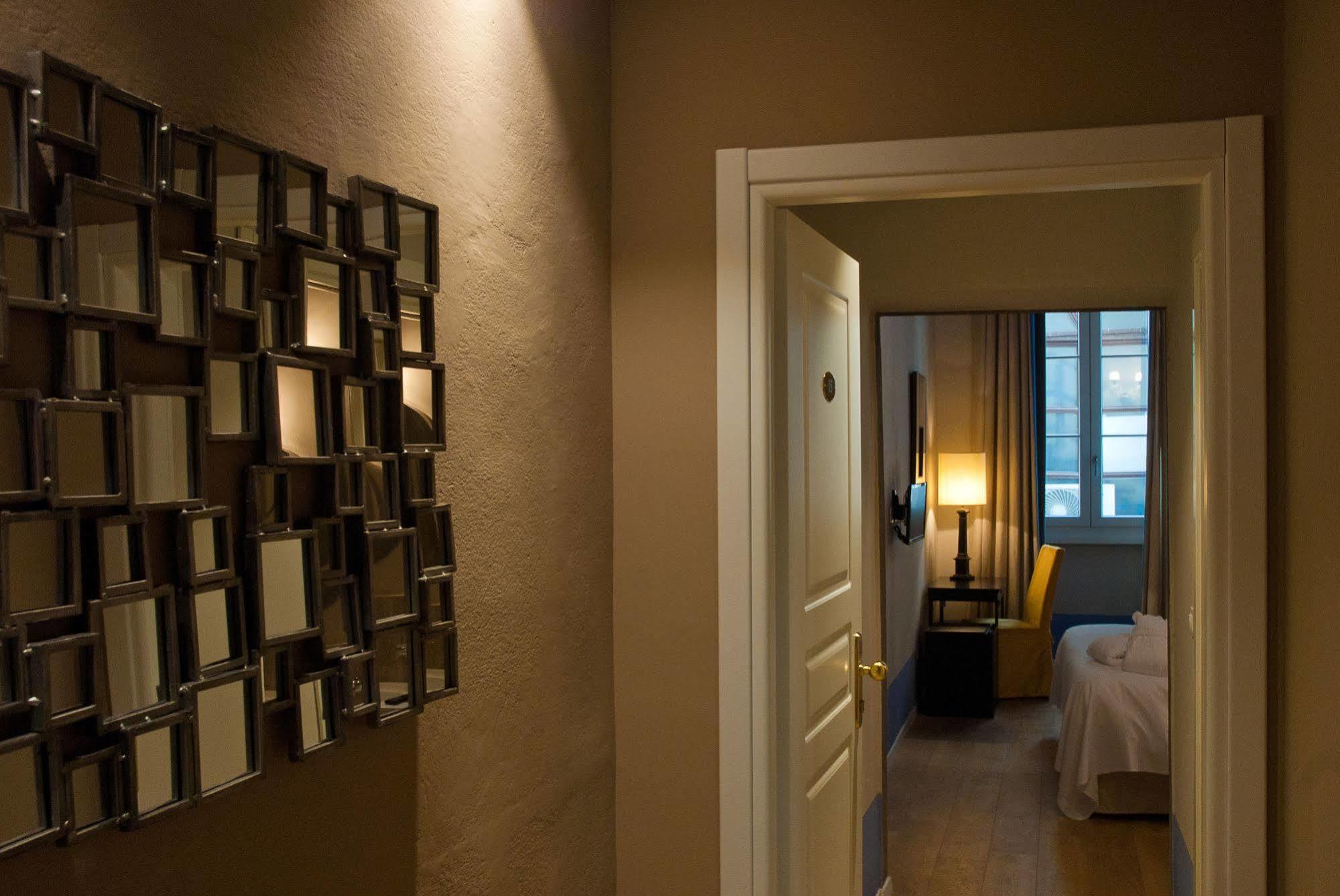 Black 5 Florence Room photo